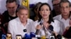 在委内瑞拉选举部门宣布现任总统尼古拉斯·马杜罗赢得总统选举后，反对派领袖玛丽亚·科琳娜·马查多（右）和总统候选人埃德蒙多·冈萨雷斯举行新闻发布会。(2024年7月29日)