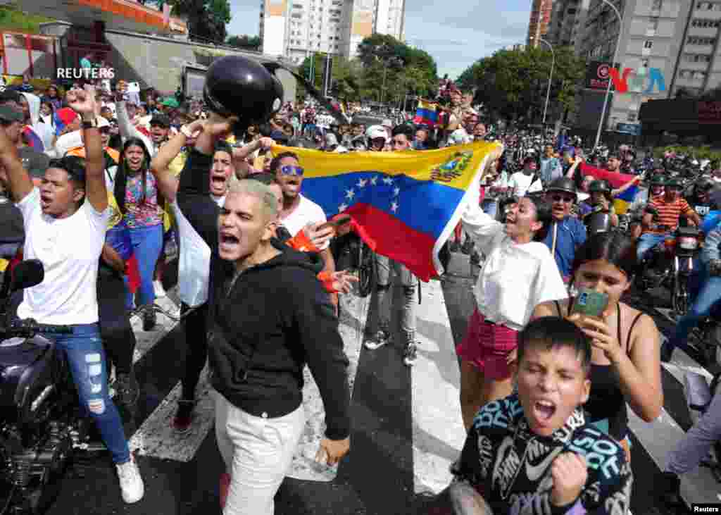 La gente protesta tras el anuncio del Consejo Nacional Electoral de nombrar a Nicolás Maduro como ganador&nbsp;de las elecciones presidenciales, en Caracas, Venezuela.