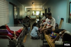 The halls of Mae Tao clinic in Mae Sot, Thailand, overflow with patients who have been injured from the conflict in Myanmar, April 26, 2024. (Tommy Walker/VOA)