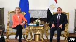A handout picture released by the Egyptian Presidency's official Facebook page on March 17, 2024 shows Egyptian President al-Sissi meeting with European Commission President Ursula von der Leyen in Cairo. (Photo by Egyptian Presidency / AFP) 