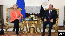 Presiden Mesir al-Sissi menerima kunjungan Presiden Komisi Eropa Ursula von der Leyen di Kairo, Minggu (17/3). Uni Eropa umumkan paket bantuan 8 miliar dolar AS bagi Mesir untuk mengatasi migrasi akibat pengungsi dari Jalur Gaza. 