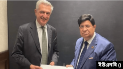 ব্যাংককে জাতিসংঘের শরণার্থীবিষয়ক হাইকমিশনার ফিলিপ্পো গ্র্যান্ডির সাথে বাংলাদেশের পররাষ্ট্রমন্ত্রী ড. এ কে আব্দুল মোমেন। ১৭ অক্টোবর, ২০২৩।