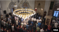 Salat Iduladha di masjid ibu kota Kosovo, Pristina.