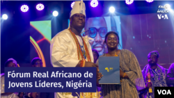 Ooni Adeyeye Enitan Ogunwusi, o 51º Ooni de Ifé, Nigéria, e Zinga Suama, reconhecida como uma das '100 Jovens Africanos Excepcionais'