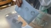 2024 Yerel Seçimleri'nde Mersin'de oy kullanılırken