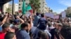 Manifestantes reunidos para una muestra de solidaridad con los palestinos en Gaza, cerca de la embajada de Israel en Ammán, Jordania, el 7 de octubre de 2023. [REUTERS]