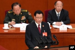 中國最高人民檢察院檢察長應勇在北京人大會堂舉行的全國人大會議上發表工作報告。（2024年3月8日）