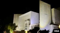 ټاکل شوې ده د تحریک انصاف لخوا د انتخابي نخښې بیټ ترلاسه کولو لپاره نن د چهارشنبې په ورځ د سپریم کورټ د چیف جسټس قاضي فایر عیسا په مشرۍ درې کسیزه بینچ د خواست اوریدنه کوي.