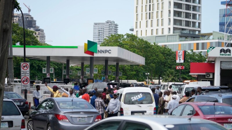 Fin des subventions sur le carburant au Nigeria : une ruée vers les stations-service