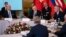 Từ trái sang: Tổng thống Mỹ Joe Biden, Tổng thống Ba Lan Andrzej Duda, Tổng thư ký NATO Jens Stoltenberg trong cuộc họp các với các lãnh đạo nhóm "Bucharest Nine" vào ngày 22/2/2023, tại Warszawa, Ba Lan.