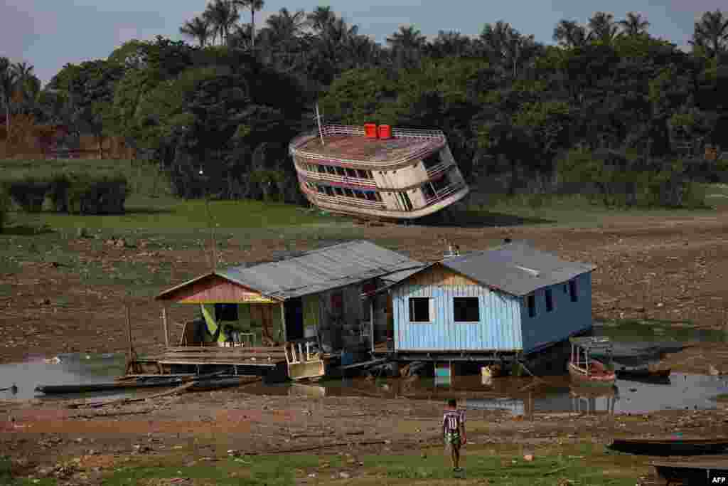 A boat is stranded on the Rio Negro, in the Cacau Pirera District, in Iranduba, Amazonas, Brazil, Sept. 25, 2023.&nbsp;The Government of Amazonas declared a State of Environmental Emergency on Sept. 12 due to the high number of fires and a strong drought in the rivers, affecting navigation and food distribution to the interior of the state.&nbsp;