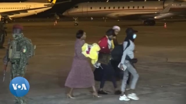 Retour à Conakry d'une cinquantaine de migrants de Tunisie Retour à Conakry d'une cinquantaine de migrants de Tunisie