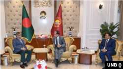 বাংলাদেশের রাষ্ট্রপতি মোহাম্মদ সাহাবুদ্দিনের সাথে সৌজন্য সাক্ষাৎ করেন প্রধান নির্বাচন কমিশনার (সিইসি) কাজী হাবিবুল আউয়ালের নেতৃত্বে তিন কমিশনার ও সচিব। ১৯ জুন, ২০২৩। 