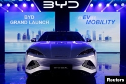 Peluncuran sedan listrik BYD Seal produksi China di Jakarta, 18 Januari 2024. (REUTERS/Willy Kurniawan)