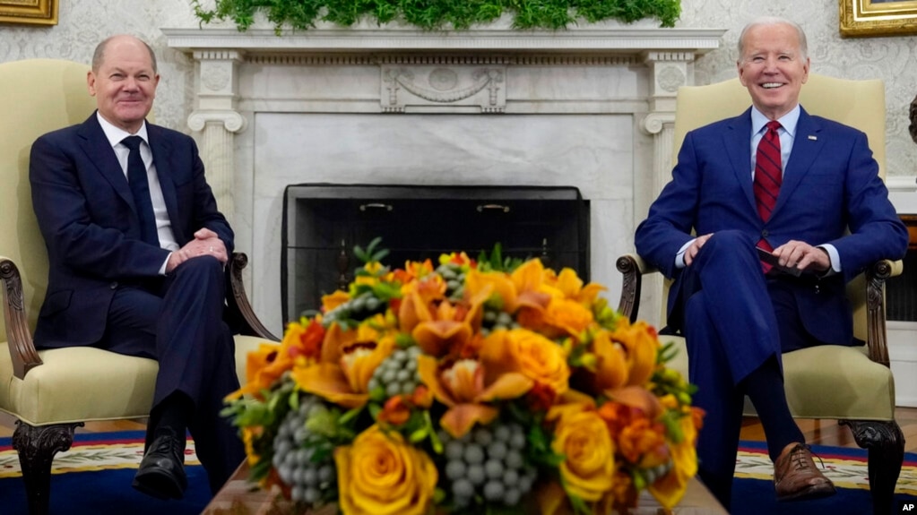 El presidente Joe Biden se reúne con el canciller alemán Olaf Scholz en la Oficina Oval de la Casa Blanca en Washington el 3 de marzo de 2023.