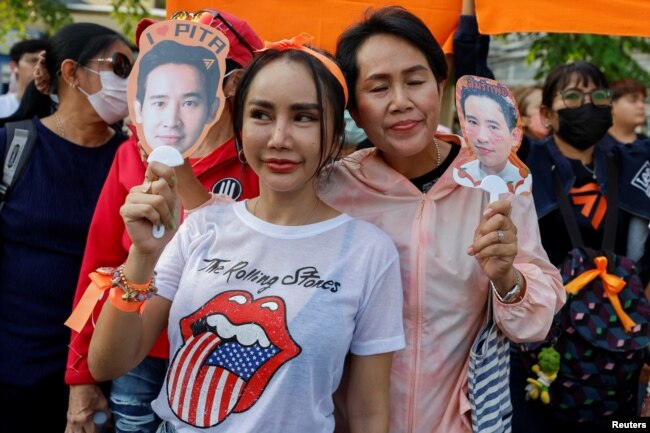Move Forward Party supporters celebrate the party's election results in Bangkok, May 15, 2023. (REUTERS/Jorge Silva)