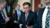 Ketua DPR AS Mike Johnson dari Partai Republik menuju ke ruang sidang di Capitol di Washington, 12 Januari 2024. (Foto: J. Scott Applewhite/AP Photo)