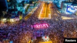 An aerial view shows people protesting as Israeli Prime Minister Benjamin Netanyahu's nationalist coalition government presses on with its contentious judicial overhaul, in Tel Aviv, Israel, March 18, 2023.