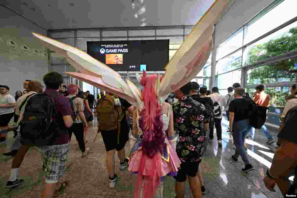 Seorang cosplayer menghadiri pameran Gamescom 2024, acara industri komputer dan permainan video, di kota Cologne, Jerman. (Reuters)&nbsp;