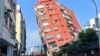 台灣花蓮強震後傾斜的住宅大樓。 (2024年4月3日)