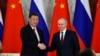俄羅斯總統普京與中國國家主席習近平2023年3月21日在莫斯科大克里姆林宮握手。 (美聯社照片)