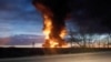 Api kebakaran tampak membubung di fasilitas energi yang terkena serangan drone Ukraina di Yartsevo, wilayah Smolensk, Rusia, Senin, 24 April 2024. (Foto: Reuters)
