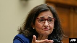 Rektor Universitas Columbia Dr. Nemat Minouche Shafik bersaksi di hadapan anggota DPR AS terkait antisemitisme di lingkungan kampus dalam sebuah rapat kerja di Gedung Capitol, Washington, pada 17 April 2024. (Foto: AFP/Drew Angerer)