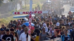 Cientos de migrantes salen en caravana de la frontera sur de México