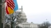 Zgrada Kepitola, fotografisana uz zastave SAD, Ukrajine i Vašingtona, pred Govor o stanju nacije predsjednika Džoa Bajdena 1. marta 2022. godine. (AP/Jose Luis Magana)