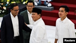 Indonesia's President-elect Prabowo Subianto and Vice President-elect Gibran Rakabuming Raka greet losing Presidential candidate Anies Baswedan and his running mate as the election commission officially announces the election winners, Jakarta, Apr. 24, 2024. 