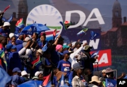 Supporters of the main opposition Democratic Alliance (DA) party attend a final election rally, in Benoni, South Africa, May 26, 2024.