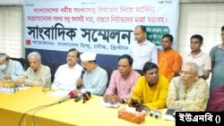 হিন্দু বৌদ্ধ খ্রিস্টান কল্যাণ ফ্রন্টের এক সংবাদ সম্মেলনে বক্তব্য রাখছেন বিএনপির স্থায়ী কমিটির সদস্য গয়েশ্বর চন্দ্র রায়। 
