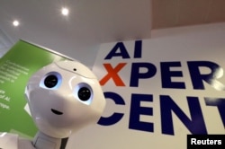 Robot yang dilengkapi kecerdasan buatan terlihat di AI Xperience Center di VUB (Vrije Universiteit Brussel) di Brussels, Belgia 19 Februari 2020. (Foto: REUTERS/Yves Herman)