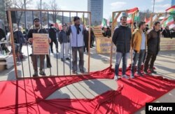 اعتراض نمادین جمعی از ایرانیان همزمان با برگزاری پنجاه و دومین نشست شورای حقوق بشر سازمان ملل متحد در ژنو