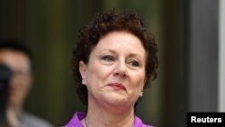 Kathleen Folbigg berbicara kepada awak media setelah dibebaskan dari semua tuduhan pembunuhan di Pengadilan New South Wales di Sydney, Asuralia, pada 14 Desember 2023. (Foto: AAP Image/Dean Lewins via Reuters)