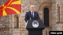 Ковачевски: Македонскиот стандарден јазик, нашиот официјален јазик, е признат ѝ е рамноправно прифатен меѓу официјалните јазици во Европската Унија. 