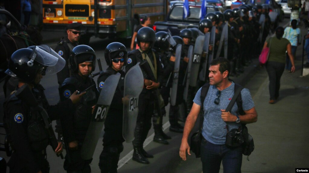 El fotoperiodista Oswaldo Rivas, corresponsal de la Agencia Francesa de Prensa (AFP) tuvo que salir de Nicaragua en junio de 2024, luego de que policías allanaran y se tomaran su vivienda, en Managua. Cortesía