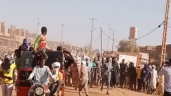 Menaka, Mali - Residents protests against hunger