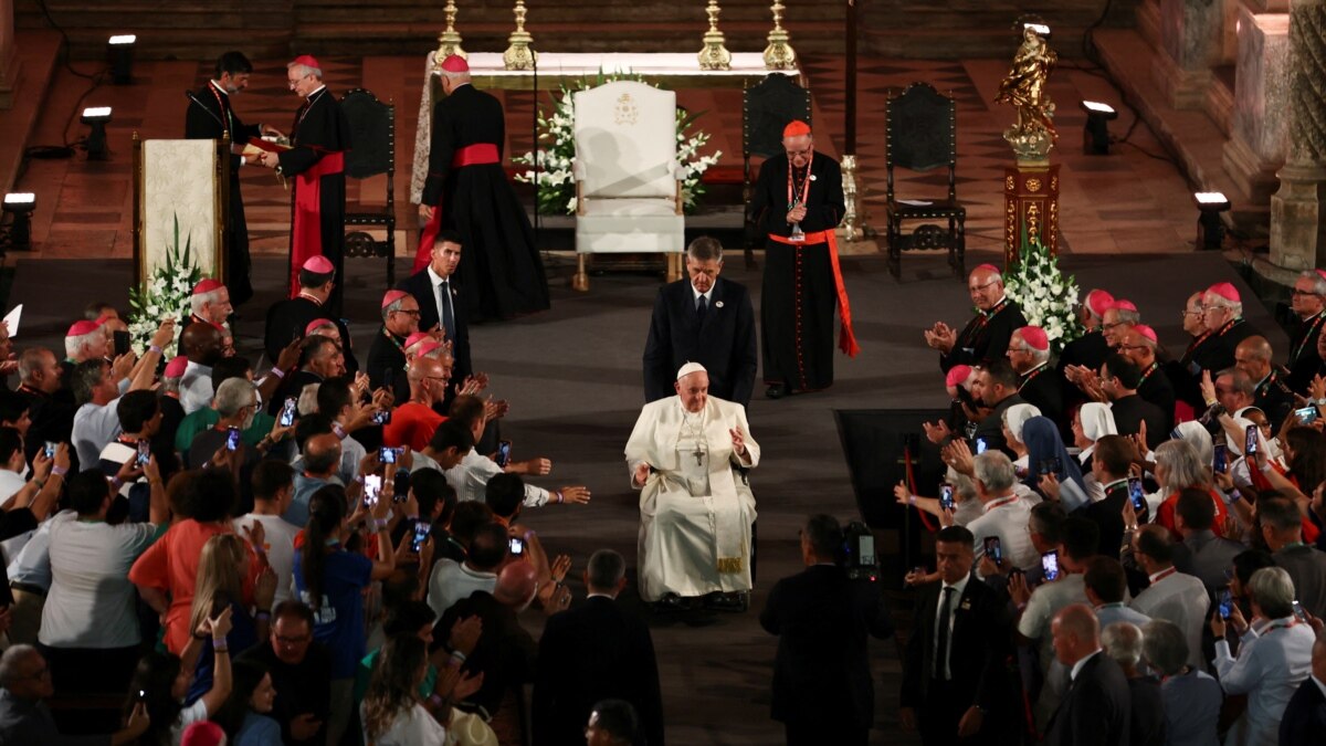 Pope, in Portugal to Rally Young Catholics, Says Church Needs Purification