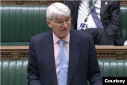 英国外交部国务大臣麦俊高（Andrew Mitchell，又译米切尔）（照片来源：英国国会）