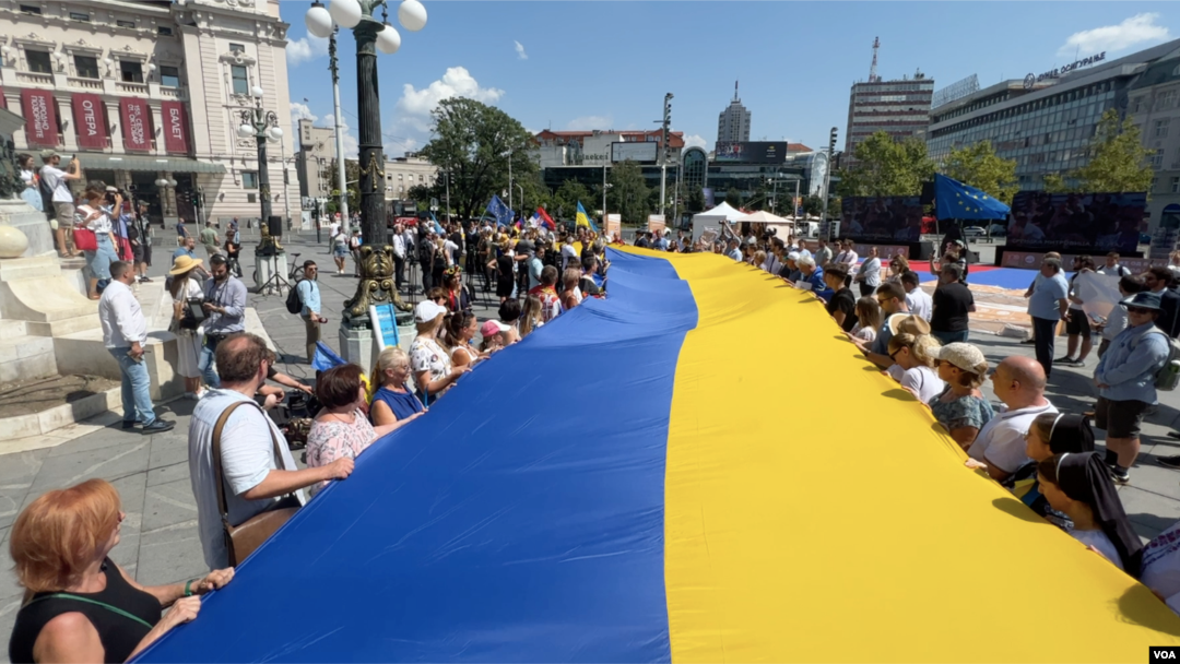 Zastava Ukrajine razvijena 24. avgusta na Trgu Republike u Beogradu povodom nacionalnog praznika Dana nezavisnosti Ukrajine