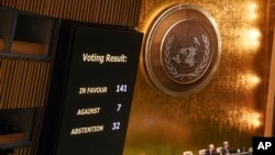 Monitorët tregojnë rezultatin e votimit për rezolutën në Asamblenë e Përgjithshme të OKB-së (23 shkurt 2023)