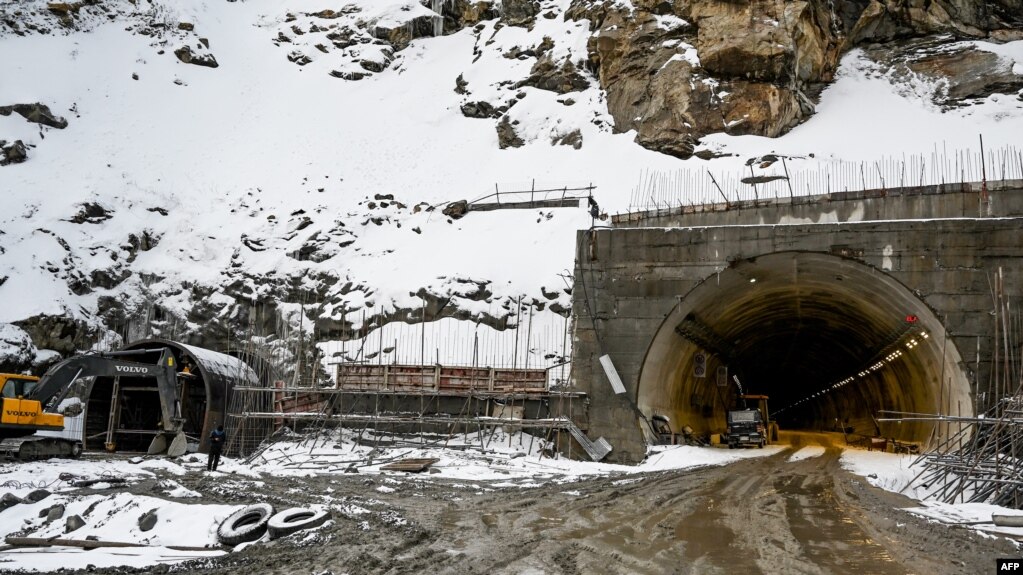 资料照：位于阿鲁纳恰尔邦正在施工中的西勒隧道（Sela Tunnel）。（2023年4月2日）(photo:VOA)