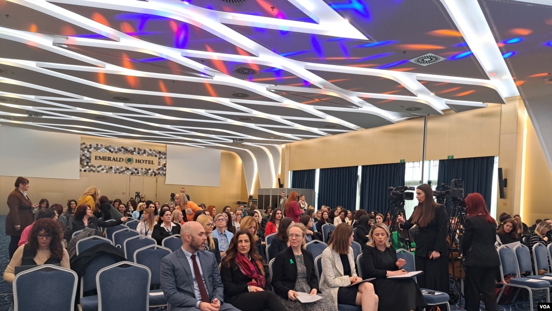 Učesnici konferencije u okviru 11. godišnje nedelje žena na Kosovu, 19. marta 2024.