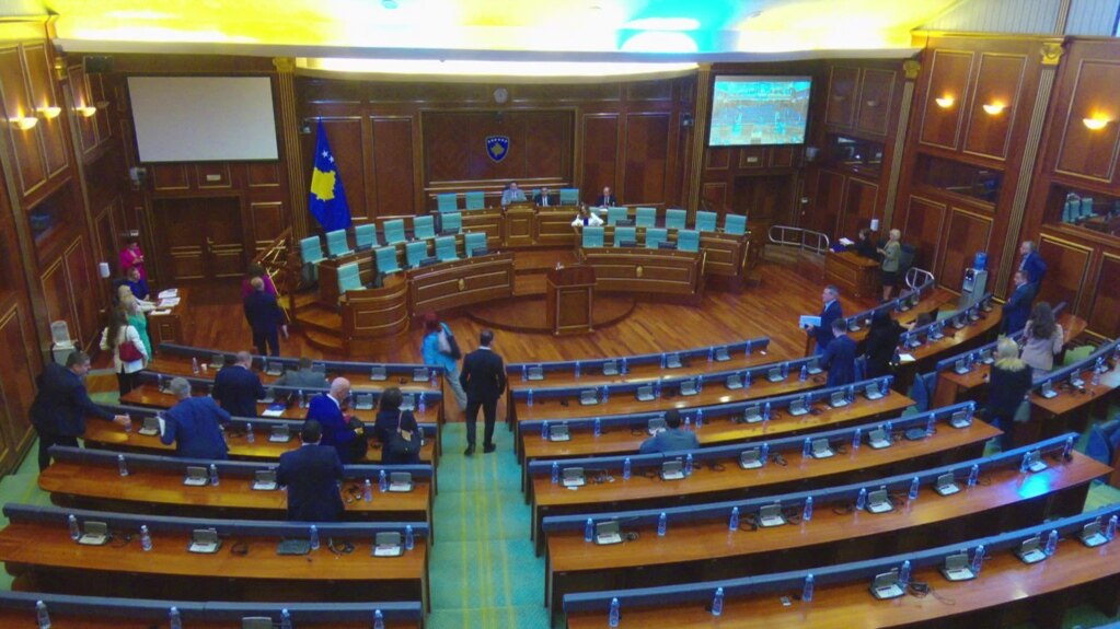 Kosovë, dështon seanca e parlamentit mbi tekstet shkollore