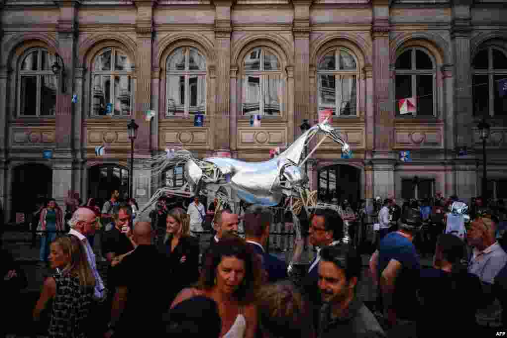 Visitors attend the inauguration of displaying Zeus, the metal horse of the Paris 2024 Olympic Games&#39; opening ceremony, at the Hotel de Ville&#39;s courtyard in Paris, France.