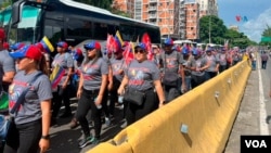 En fotos: Oposición y oficialismo se movilizan en Venezuela en medio de tensiones por resultados electorales
