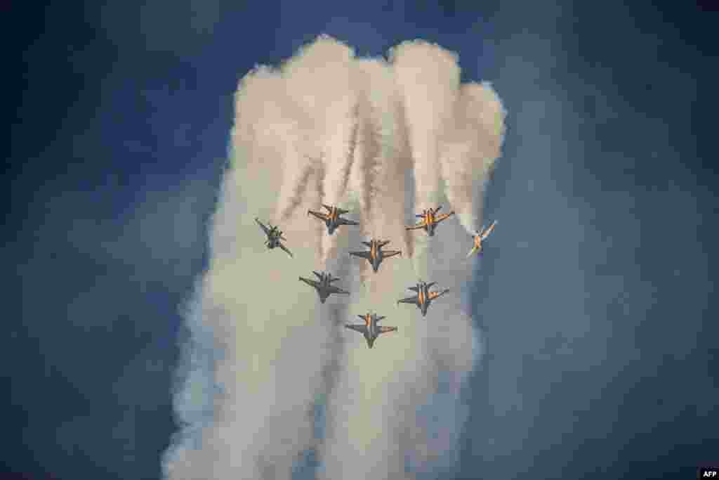 Members of South Korea&#39;s &#39;Black Eagle&#39; aerobatics team perform a display at the Seoul International Aerospace and Defense Exhibition (ADEX) in Seongnam, south of Seoul.