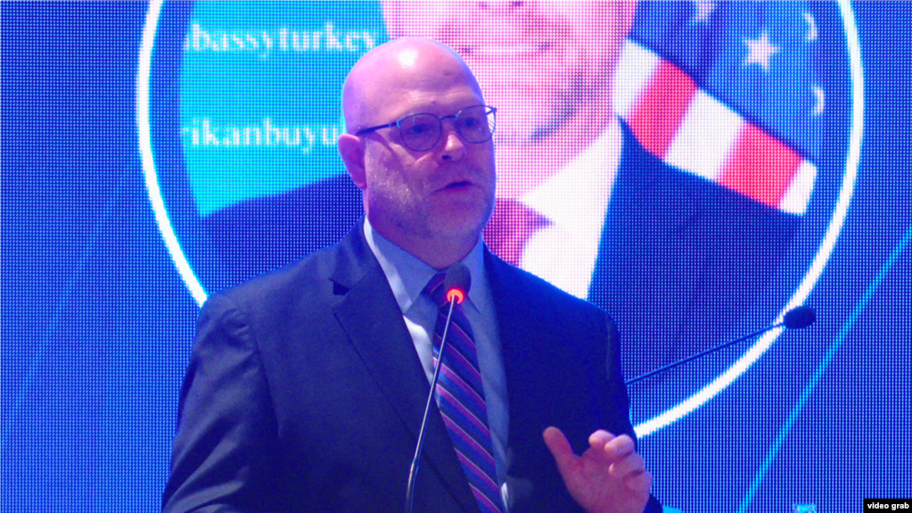 Hovenier: SHBA-ja ka besim të plotë në ndërmjetësuesit evropianë të bisedimeve Kosovë – Serbi