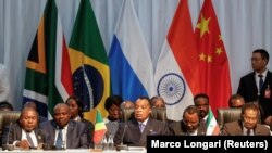 O Presidente de Moçambique, Filipe Nyusi, o Presidente da República do Congo, Denis Sassou Nguesso, e o Presidente da Guiné Equatorial, Teodoro Obiang Nguema Mbasogo, na Cimeira dos BRICS de 2023.